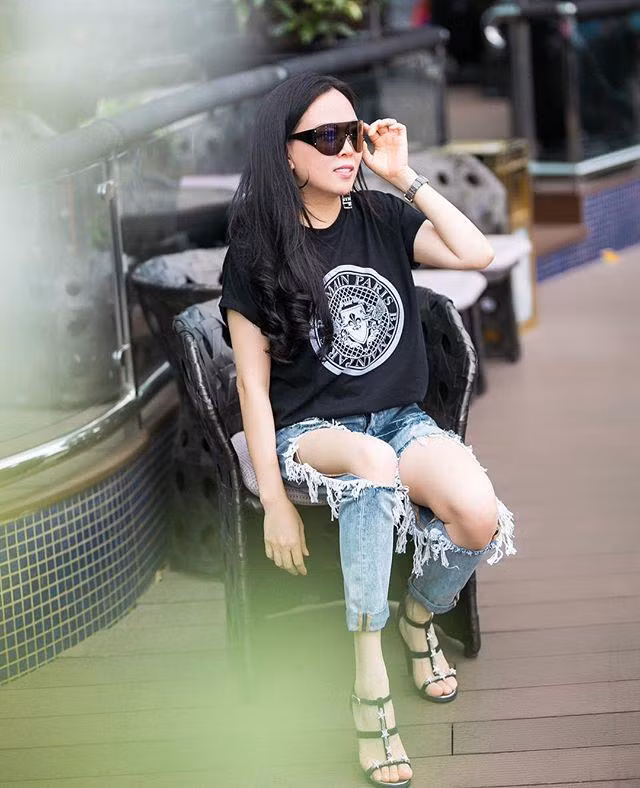 Style "bất chấp tuổi tác" của Phượng Chanel từng gây choáng váng một thời.