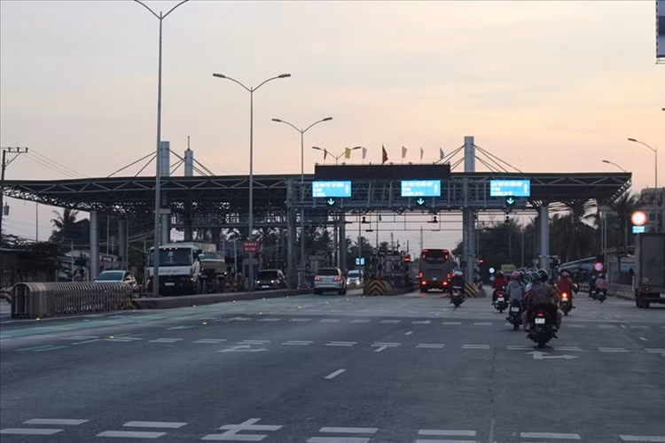 Tháng 1/2019, đại diện lãnh đạo Tổng cục Đường bộ Việt Nam cho biết, dự kiến sau Tết Nguyên đán Kỷ Hợi 2019, Công ty TNHH Đầu tư Quốc lộ 1 Tiền Giang sẽ tiến hành thu phí trở lại trạm BOT Cai Lậy. Ảnh: Lao Động.