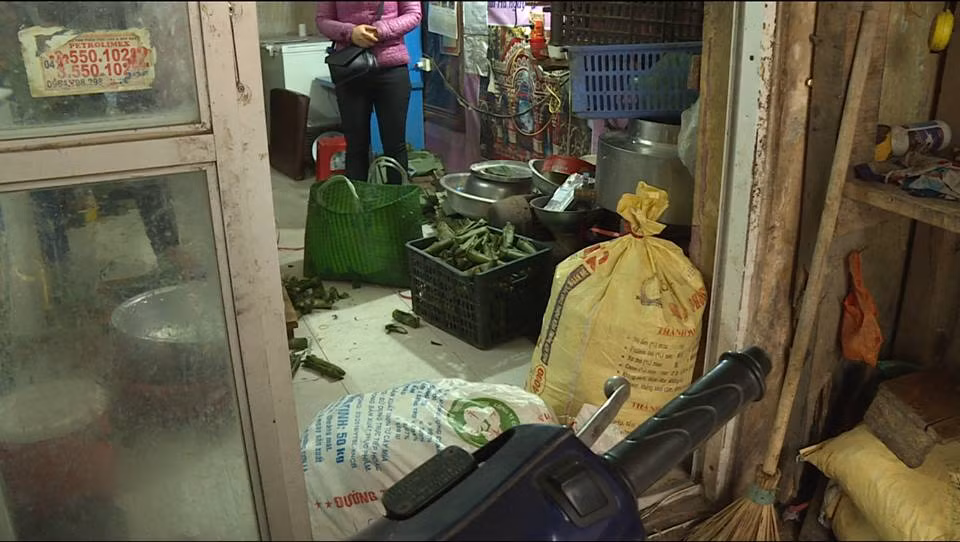 Lực lượng chức năng sau đó đã thu giữ, buộc thiêu hủy tại chỗ 114 kg giò dương tính với hàn the.