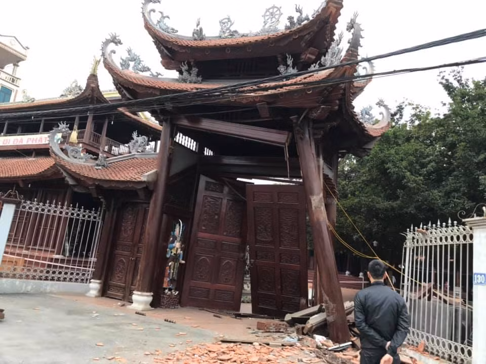 Theo lãnh đạo Công an phường La Khê, ngay sau khi nhận được tin báo, đơn vị nhanh chóng cử lực lượng xuống hiện trường. Do chùa Ngòi nằm trên khu vực phường Quang Trung nên Công an phường Quang Trung đã thụ lý vụ việc. Tài xế sau đó cũng đã tới cơ quan Công an trình diện.