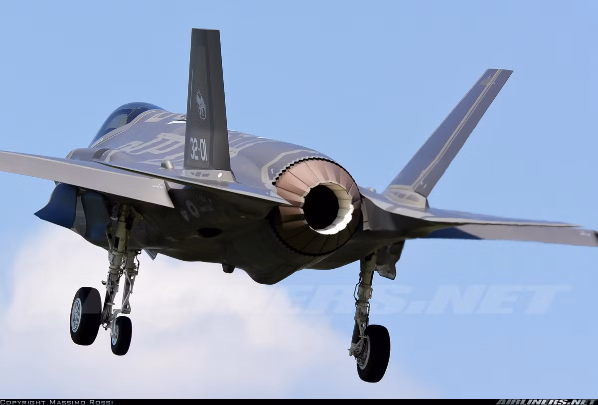 F-35A được trang bị một động cơ turbofan Pratt &amp; Whitney F135 cung cấp lực đẩy 125kN, lực đẩy khi có đốt sau lên tới 191kN.