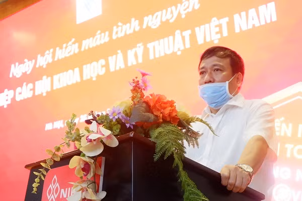 Đoàn viên Công đoàn, Đoàn Thanh niên Liên hiệp các Hội KH&KT Việt Nam hiến máu mùa Covid-19 Doan vien Cong doan, Doan Thanh nien Lien hiep cac Hoi KH&KT Viet Nam hien mau mua Covid-19