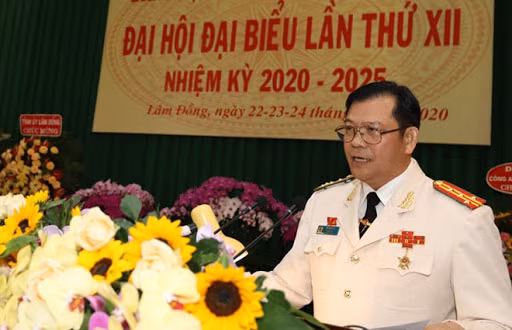 Đại tá Lê Vinh Quy, Giám đốc Công an tỉnh Đắk Lắk, sinh năm 1967, quê quán: Bình Lục, tỉnh Hà Nam. Ngày 1/3/2021, đại tá Quy được điều động, bổ nhiệm giữ chức vụ Giám Đốc Công an tỉnh Đắk Lắk.