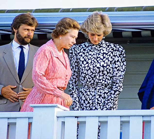 Anh hiem ve Cong nuong Diana va Nu hoang Elizabeth II-Hinh-5