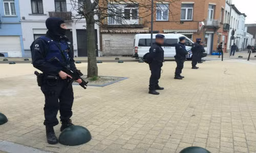 Vụ vây ráp, bắt giữ nghi can chính vụ khủng bố ở Paris, Salah Abdeslam, diễn ra tại quận Molenbeek ở thủ đô Brussels, Bỉ, ngày 18/3.