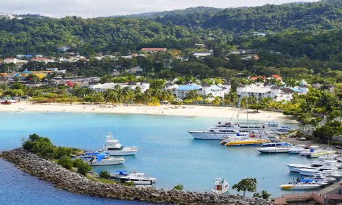  Đất nước Jamaica có những bãi biển cát trắng và khu rừng mưa nhiệt đới tuyệt đẹp. Ngoài ra, du khách đến với quốc gia vùng Caribe này còn có thể tham gia vào khoảng 774 hoạt động vui chơi giải trí khác nhau.