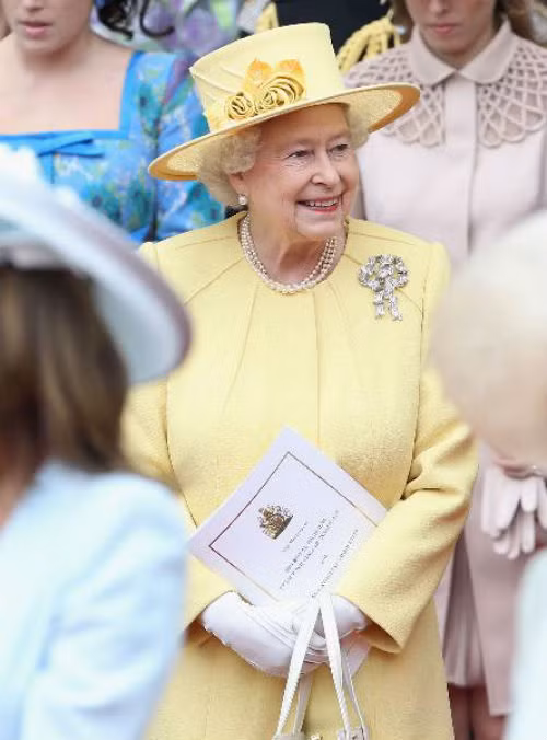 Nữ hoàng Elizabeth II của Anh.