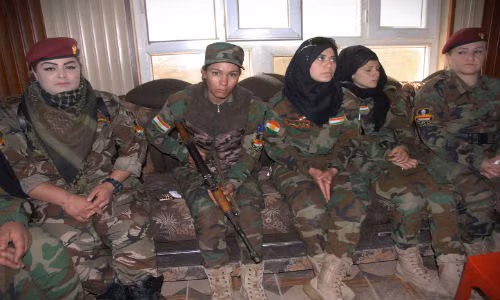 Nu chien binh Peshmerga the tan diet phien quan IS