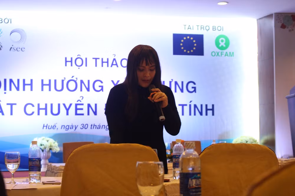 Đắng cay số phận người chuyển giới trong xã hội Việt - Hình 2 Dang cay so phan nguoi chuyen gioi trong xa hoi Viet-Hinh-2