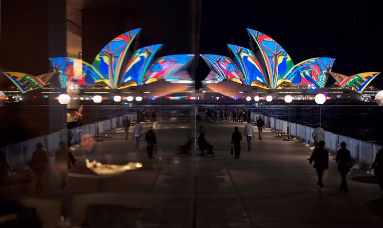 Nhà hát Opera Sydney rực rỡ giữa màn đêm.