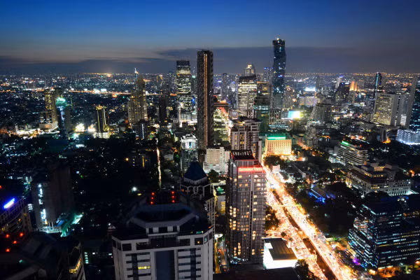 Vào thế kỷ 19, thủ đô Bangkok của Thái Lan được biết đến là “Venice của phương Đông”. Hiện giờ, Bangkok là một đô thị nhộn nhịp.