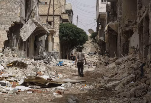 Cảnh đổ nát tại thành phố chết Aleppo khi những cuộc giao tranh giữa lực lượng ủng hộ chính phủ Syria và các nhóm nổi dậy tiếp tục diễn ra.