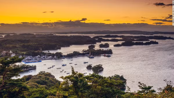 Quang cảnh yên bình ở Vịnh Matsushima, tỉnh Miyagi. Khoảng 260 hòn đảo lớn nhỏ khác nhau nằm rải rác xung quanh Vịnh Matsushima.