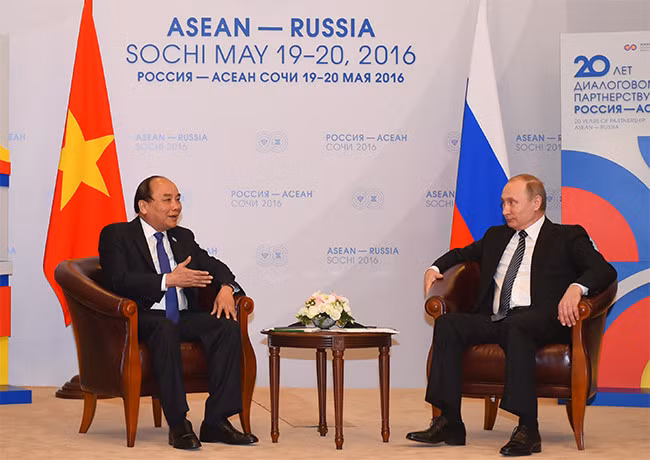 Thủ tướng Nguyễn Xuân Phúc và Tổng thống V. Putin đã trao đổi về nhiều vấn đề quốc tế và khu vực cùng quan tâm, nhất trí tiếp tục phối hợp chặt chẽ tại các diễn đàn đa phương như Liên Hợp Quốc, APEC, ASEM, ASEAN...