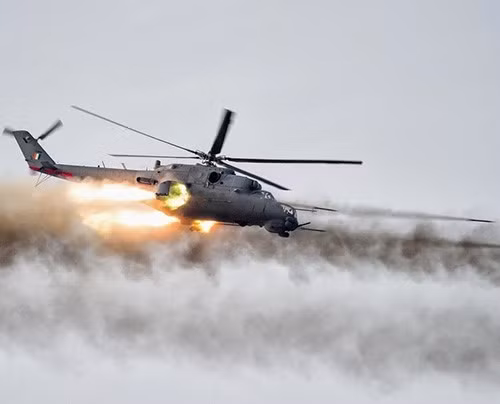 hậm chí có một vị lãnh đạo lực lượng này còn nói “chúng tôi không sợ người Xô Viết. Chúng tôi chỉ sợ những chiếc trực thăng của họ”.