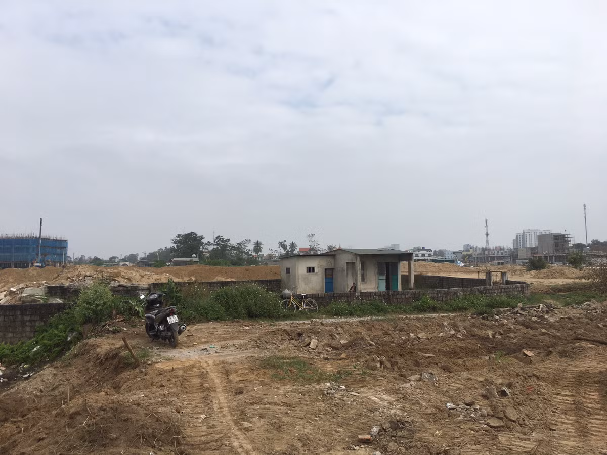 Dân bức xúc vì cho rằng UBND TP Sầm Sơn trả lời chưa thỏa đáng Dan buc xuc vi cho rang UBND TP Sam Son tra loi chua thoa dang