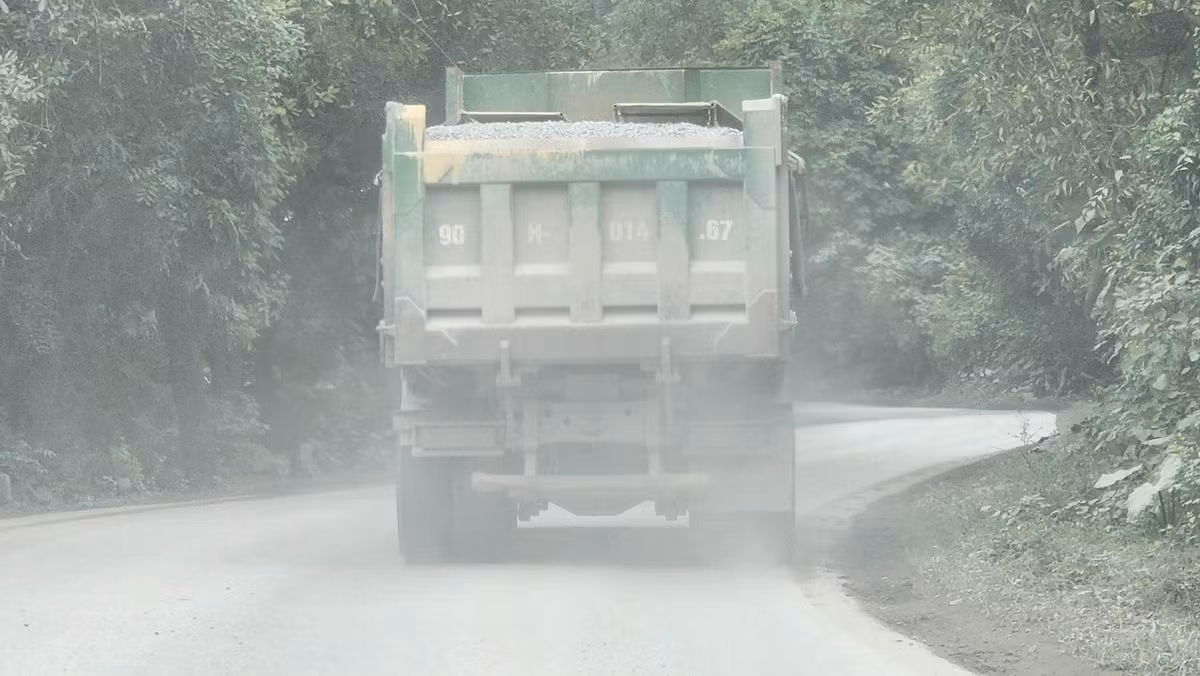 Ha Nam: Nhieu xe co dau hieu qua tai di ra tu mo da Cty Chau Giang