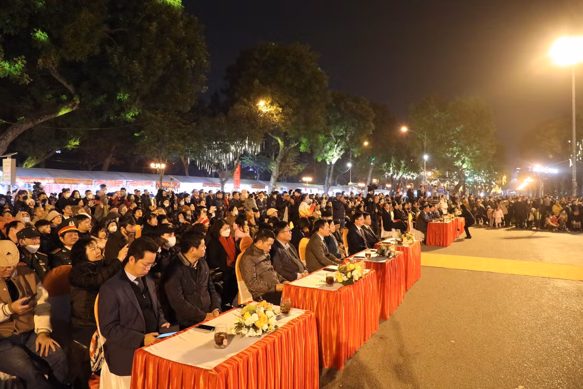 Buổi khai trương phố đi bộ thu hút đông đảo người dân tới tham quan và trải nghiệm.