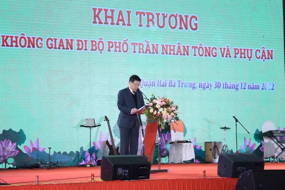 Phát biểu khai trương Không gian đi bộ, Phó Bí thư Quận ủy, Chủ tịch UBND quận Hai Bà Trưng Nguyễn Quang Trung cho biết, quận Hai Bà Trưng tổ chức không gian phố đi bộ, trên cơ sở quy hoạch đã được duyệt, nhiều năm qua. Quận đã chuẩn bị nhiều phương án, triển khai đồng bộ các giải pháp để có thể tổ chức không gian đi bộ khu vực phố Trần Nhân Tông và phụ cận nhằm phát huy tiềm năng, lợi thế hướng tới phát triển văn hóa, thương mại, dịch vụ du lịch…