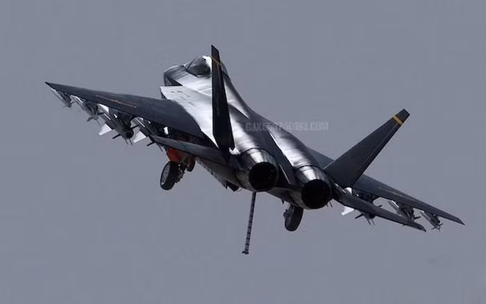 FC-31 "Cốt ưng" là mẫu tiêm kích tàng hình thứ hai do Trung Quốc phát triển, sau mẫu J-20.