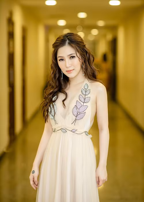 Sau 6 năm bước chân vào showbiz Việt, Hương Tràm có sự nghiệp ca hát khá thành công. Ảnh: FBNV