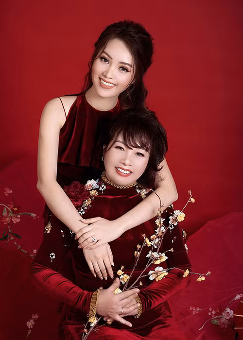 Cận Tết, Thụy Vân vừa lo việc cơ quan vừa dọn dẹp nhà cửa, sắm sửa đồ đạc. Nàng á hậu dự định sẽ cùng gia đình đi du lịch biển vào ngày mùng 3 Tết. Ảnh: Tiền Phong