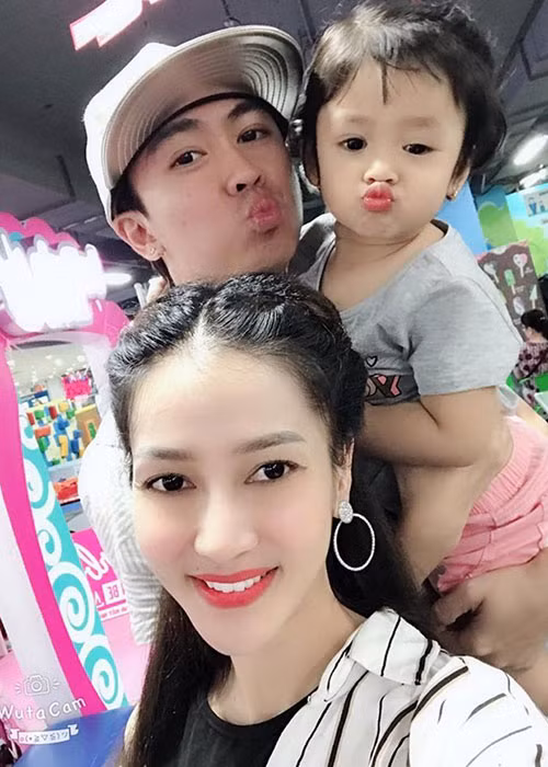 Nửa kia của Hồ Việt Trung là Mi Vân. Cả hai chia tay vào năm 2017 nhưng sau đó lại tái hợp vào một năm sau đó. Ảnh: Dân Việt
