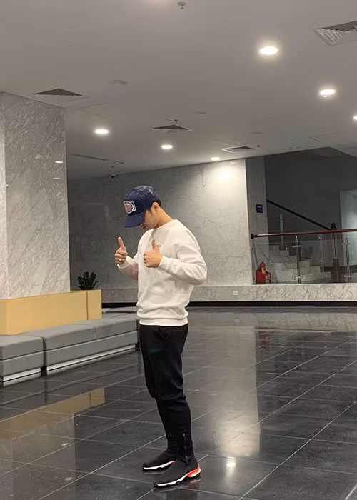 Mới đây, trên trang cá nhân, MC Thành Trung bất ngờ chia sẻ hình ảnh trong buổi tập Táo quân 2019.