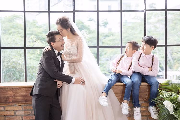 Nhiều người ghen tỵ ở tuổi 30, Lâm Vỹ Dạ đã có sự nghiệp lẫn tình duyên đều viên mãn. Ảnh: FBNV