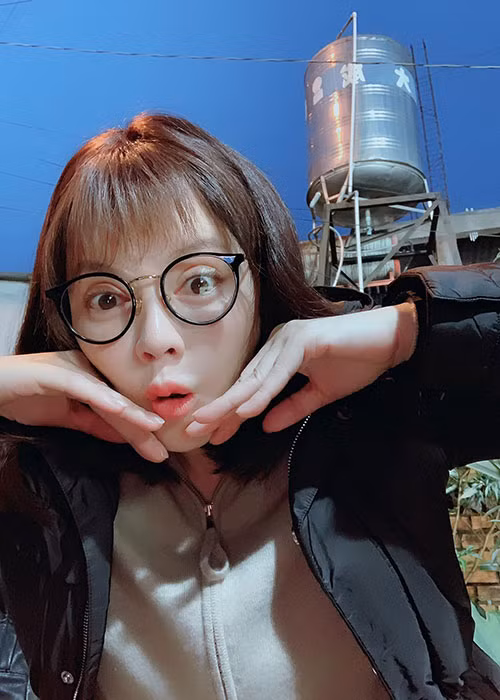 Ít mỹ nhân Việt có thể bì kịp với Lý Nhã Kỳ về độ nhí nhảnh.