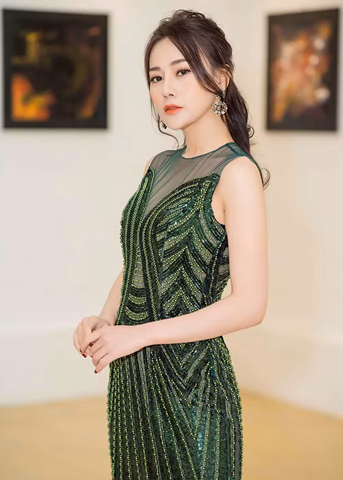 Hậu phẫu thuật thẩm mỹ, các đường nét gương mặt của Phương Oanh ngày càng tự nhiên hơn so với lúc dao kéo còn sưng phù.