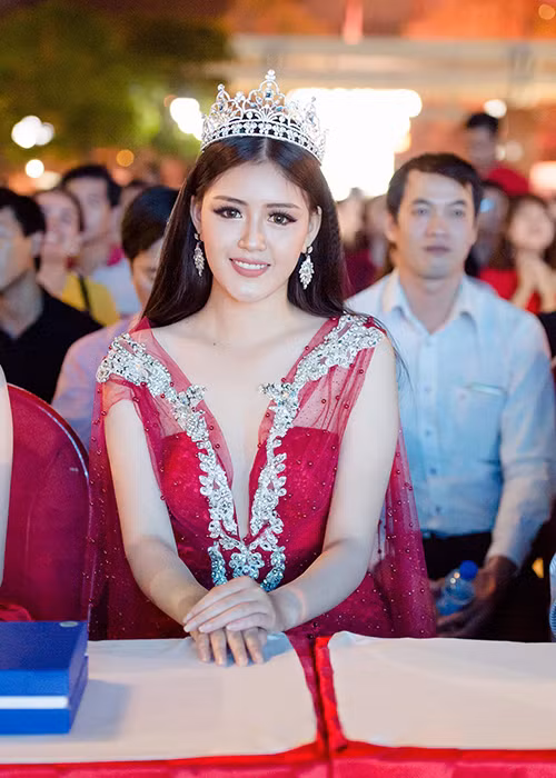 Thanh Ngân thi thoảng mới tham gia sự kiện, chương trình thời trang.