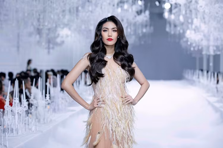 Show diễn của Lý Quí Khánh đánh dấu 10 năm nam thiết kế gắn bó với thời trang. Ảnh: Lifestyle