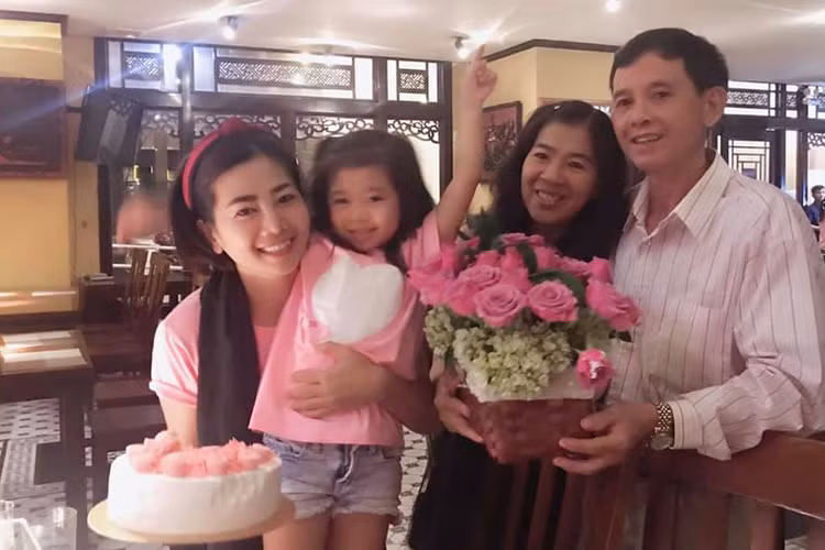 Thông tin Mai Phương bị ung thư phổi được chia sẻ vào tháng 8/2018. Thời điểm đó, đồng nghiệp, bạn bè đứng lên vận động, kêu gọi giúp đỡ nữ diễn viên.