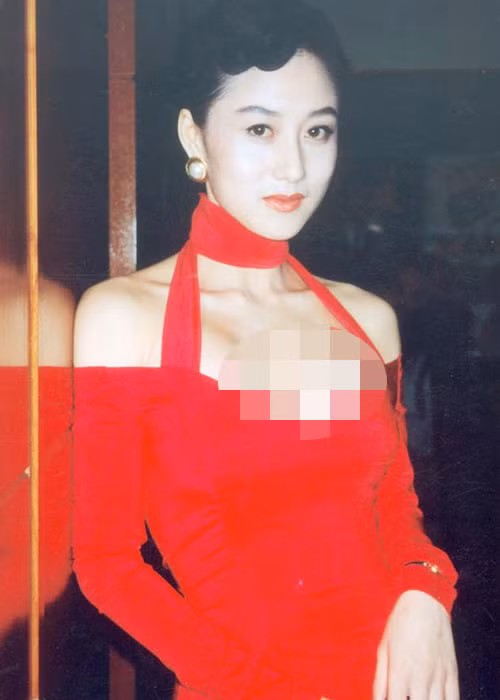 Lợi Trí rời bỏ làng giải trí từ khi lấy Lý Liên Kiệt. Bà cũng hiếm khi trả lời phỏng vấn hay tham dự các sự kiện.