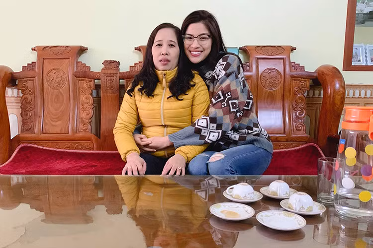 Trên trang cá nhân, người đẹp thường xuyên khoe hình ảnh bình yên bên gia đình. Xem video "Ngân Anh bị tố mua giải Hoa hậu liên lục địa 2018". Nguồn Youtube/VTC14