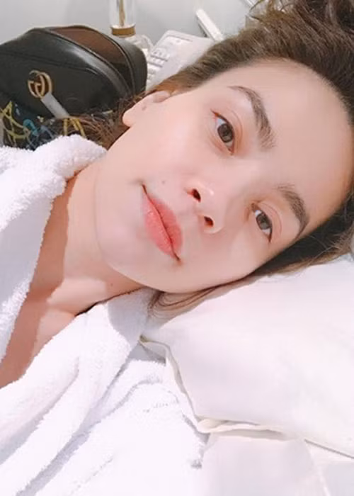 "Nữ hoàng giải trí" sở hữu gương mặt mộc đẹp không tỳ vết với làn da căng bóng, mịn màng.