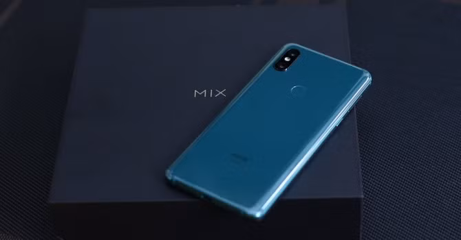 Smartphone truot cua Xiaomi moi xuat hien tai Viet Nam co diem gi dac biet?