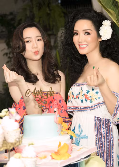 Từ khi còn nhỏ, con gái của Giáng My đã nhận được sự quan tâm của truyền thông và dư luận.