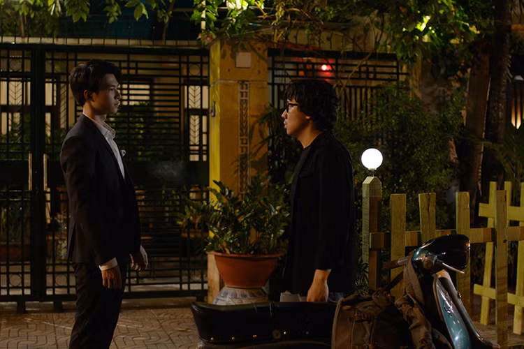 Theo trailer, bộ đôi Trọng Thoại (Trấn Thành) và Nhã Linh (Lan Ngọc) đang đắm say với chuyện tình đẹp như mơ thì bất ngờ có sự xuất hiện của soái ca Quý Khánh (Anh Tú).