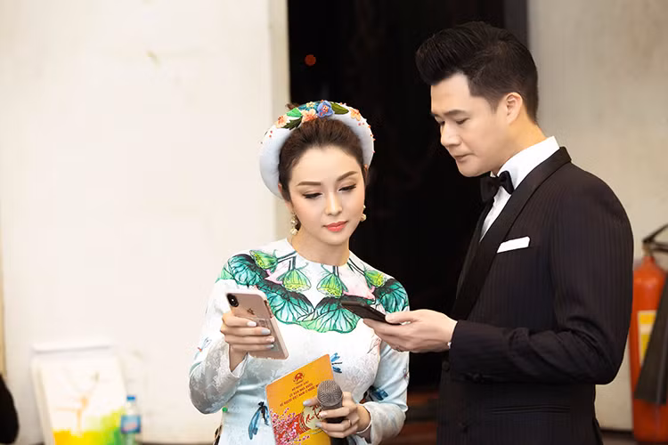 Sau khi ly hôn Quang Dũng, Jennifer Phạm đang có tổ ấm hạnh phúc bên ông xã Đức Hải và các con.