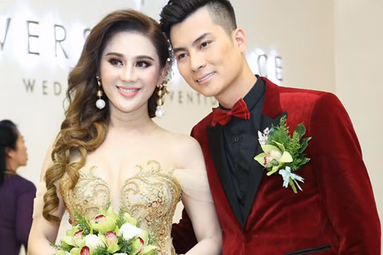 Mot nam hanh phuc vien man cua my nhan chuyen gioi Lam Khanh Chi