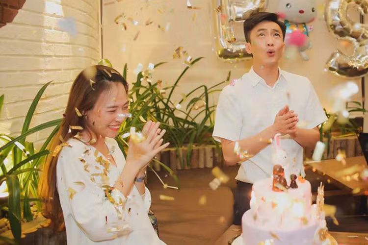 Khi yêu Đàm Thu Trang, Cường Đô la chủ động để công chúng biết đến mối tình của mình thay vì bị động như các mối tình cũ.