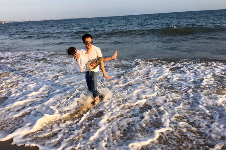 Cặp bố con nổi tiếng showbiz Việt thường xuyên đi du lịch cùng nhau.