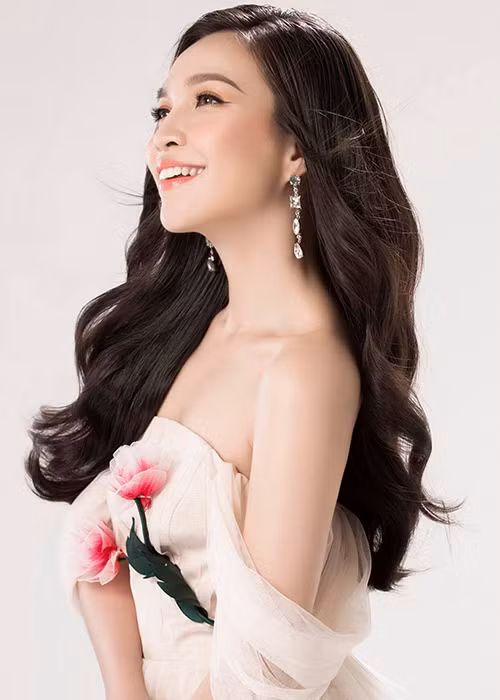 Nhan sắc trẻ đẹp, quyến rũ của Hiền Thục ít mỹ nhân bì kịp Nhan sac tre dep, quyen ru cua Hien Thuc it my nhan bi kip
