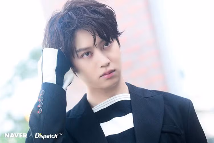 Bằng tuổi Leeteuk là Kim Heechul. Theo thông tin, nhờ vẻ ngoài điển trai, anh được tuyển vào SM và trở thành thành viên nhóm Super Junior.