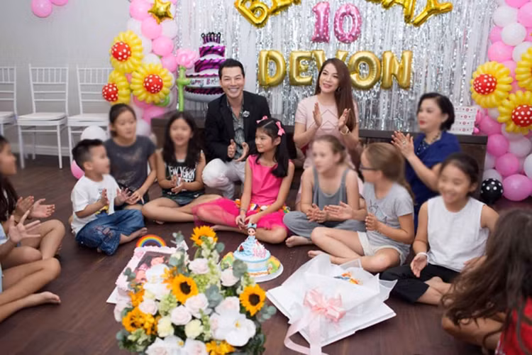 Cặp đôi đẹp một thời của showbiz Việt cùng nhau tổ chức sinh nhật cho con gái mỗi năm.