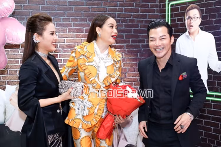 Trương Ngọc Ánh và chồng cũ còn hỗ trợ nhau trong công việc. Ảnh: Ngôi sao