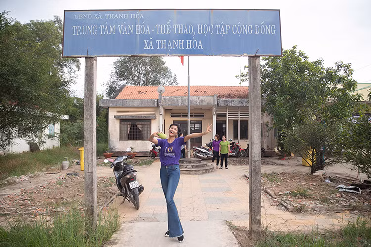 Nàng hoa hậu sinh năm 1992 hiện được truyền thông săn đón.