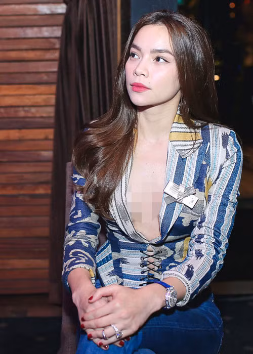 Sở hữu gương mặt lai Tây, vòng một gợi cảm, Hà Hồ chỉ cần diện vest cũng đốn tim người hâm mộ. Ảnh: Vietnamnet